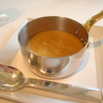 キュイジーヌ[s] ミッシェル・トロワグロ - 2010/04 香ばしい木の香りの仔羊　アプリコットのクルスティアン　クミンとリコッタ。