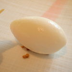 キュイジーヌ[s] ミッシェル・トロワグロ - 2010/04 イチゴのマリネの軽いミルフィーユ　シトロネルのグラス。