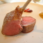 キュイジーヌ[s] ミッシェル・トロワグロ - 2010/04 香ばしい木の香りの仔羊　アプリコットのクルスティアン　クミンとリコッタ。