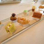 キュイジーヌ[s] ミッシェル・トロワグロ - 2010/04 小菓子。