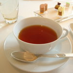 キュイジーヌ[s] ミッシェル・トロワグロ - 2010/04 紅茶。