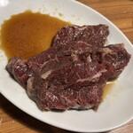 三宝苑 - 厚切りハラミ（1800円）