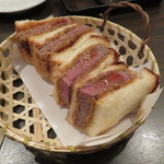 SATOブリアン - シュクレクールの特注食パンを使った鹿児島牛のシャトーブリアンのカツ・サンド