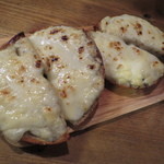 立ち呑みのさのや - ベーグルチーズのせ 1個　180円 (2015.4.11)