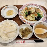 餃子の王将 - 料理写真:野菜炒め、ごはんセットA(ライス(中)、スープ、漬物)、青森県産にんにく