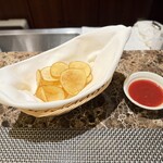 ウルフギャング・ステーキハウス - 自家製ポテトチップス