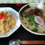 九州ラーメン 来来 - 炒飯と九州ラーメンセット