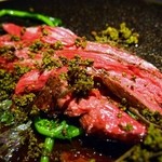 エクアトゥール - 阿蘇馬肉ハラミの炭火焼き、花山椒ソース
      