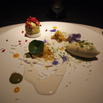 エクアトゥール - パッションフルーツとパイナップルのバニラマリネ、タイムとライムのアイス