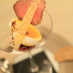 「会津産馬肉のタルタル ポーチドエッグ添え 仔牛のタン」