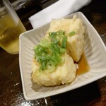 酔い処 誠 - ・お通しの揚げ出し豆腐
熱々モチモチで目茶苦茶美味しい♪
今までに食べた揚げ出しで一番好きかも知れない！