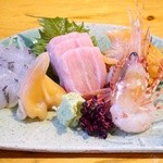 寿々翔 - 刺し盛り。盛り付けも美しい。