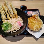 資さんうどん - 料理写真: