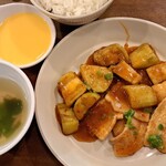 Sun’sキッチン - 魚香茄子（ユイシャンチェズ）＆マンゴープリン　税込み９５０円