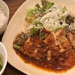 Sun’sキッチン - 旨辛オニオンソースで食べるチキングリル　税込み９５０円