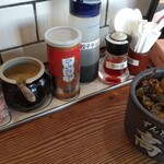 ラー麺ずんどう屋 - 料理写真:卓上調味料、薬味