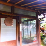 Haseji - お家の入口には御用の方は銅羅をおたたき下さいの文字に驚きます