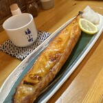 酔処 たがし - 巨大なサーモンハラス焼