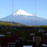 富士川サービスエリア（下り線）レストラン - 富士山を眺めながらゆったりとお食事を！