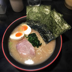 尾壱家 - 醤油ラーメン（700円）＋味玉（サービス）