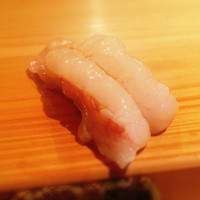 江戸前鮓 すし通 - 海老（何海老かは不明。）
                ネットリした舌触りですが、甘みと旨味が凝縮されていました。