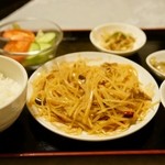 哈爾濱飯店 - 炒土豆絲定食（細切りジャガイモと豚肉のピリ辛炒め）