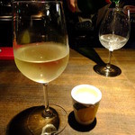 PIZZA PAZZA Italiana - マストロ・グレコ：白ワイン：グラス：800円(’15.05月)