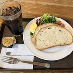 ラゴア カフェ - 「フレッシュ野菜とカンパーニュプレート」700円税込み♫
