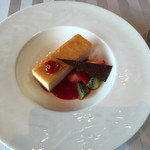 ヴォーシエル - ランチ。デザート。バナナのムースケーキ。