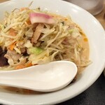 リンガーハット - 料理写真:野菜たっぷりちゃんぽん（1,050円）麺2倍（160円）