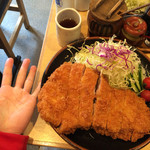 鎮守の森 - びっくりトンカツのサイズの参考までに