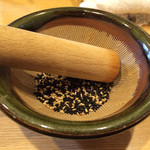 鎮守の森 - びっくりトンカツの胡麻