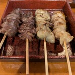 焼鳥 燈籠 - ちゃんと焼鳥を。砂肝・はつ・皮・ぼんじり（どれも190円）。