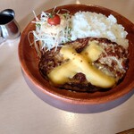 びっくりドンキー - 料理写真:チーズハンバーグディッシュL 1600円、ライス大盛に変更 130円(税込)