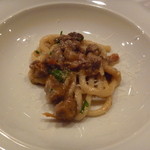 ヴィーノ・デッラ・パーチェ - （前菜④）太麺パスタ、子羊のラグー。＾p＾