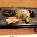 分田上 - わさびの花、淡竹、セロリ味噌和え、えんどう豆、おから、たつくり
      