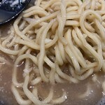 閃光舎 - 麺は縮れていない極太でない太麺です。