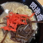 閃光舎 - 紅生姜とキクラゲの無料トッピングをしてみました。
