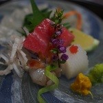 つる幸 - 造り　真ふぐ　てっぴ（ふぐの皮の湯引き）　マグロ　ガスエビ　アカイカ