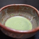つる幸 - 鼠志野で頂くお抹茶