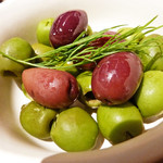 プラチナフィッシュ バル - 燻製オリーブ500円