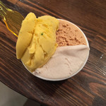 ジェラテリア アクオリーナ - 3種盛り マンゴー ローズマリー ノーチェカラメル シナモン（630円）