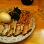 一本気 - おつまみ盛り合わせ(\500)