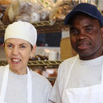 Silver Moon Bakery - オーナーベーカー ジュディス・ノレルさん、
            パン職人 バンバさん（来店）