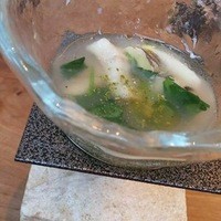 イル ギオットーネ ディ ピュー - 穴子・みつ葉・温泉卵の暖かいスープ 山椒風味