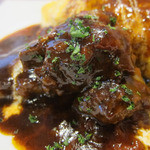 カフェレストラン ホット・ベリー - 牛肉の赤ワイン煮添えオムライス