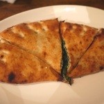 キャラヴァンサライ包 - ブラニ！ほうれん草ニラとか入ってサッパリ美味しゅうございます(｀･ω･´)ゞ