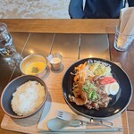 Abent Cafe 393 - ダッチオーブンでコトコト煮込んだとろとろ牛すじ煮込みランチ