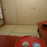 いと正 - ４人ですが机はL字に並んでました