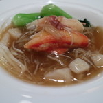 崎陽軒本店 嘉宮 - タラバ蟹、帆立貝、ウニ、干し貝柱とふかひれの海鮮濃厚スープ旨煮
